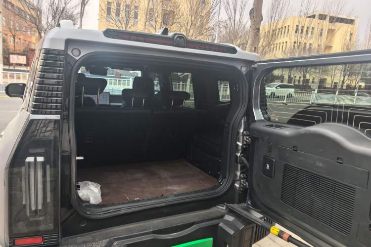 Used JETOUR Traveler 2024 2.0T All-Wheel-Drive CrossPRO+ Entertainment Edition Trunk