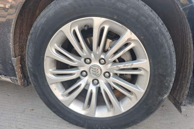 Used Buick LaCrosse 2016 20T Elite Edition Right Front Wheel Hub