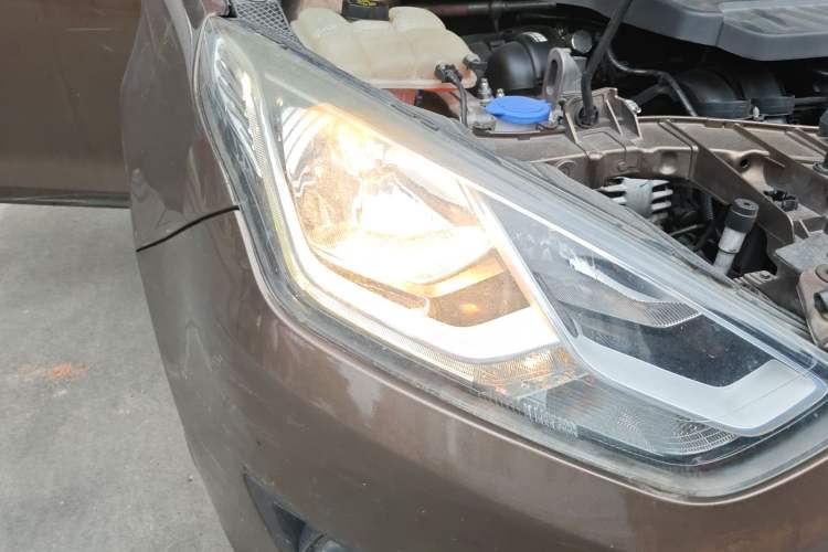 Used Ford Escort 2015 1.5L Automatic Comfort Edition Right Front Headlight