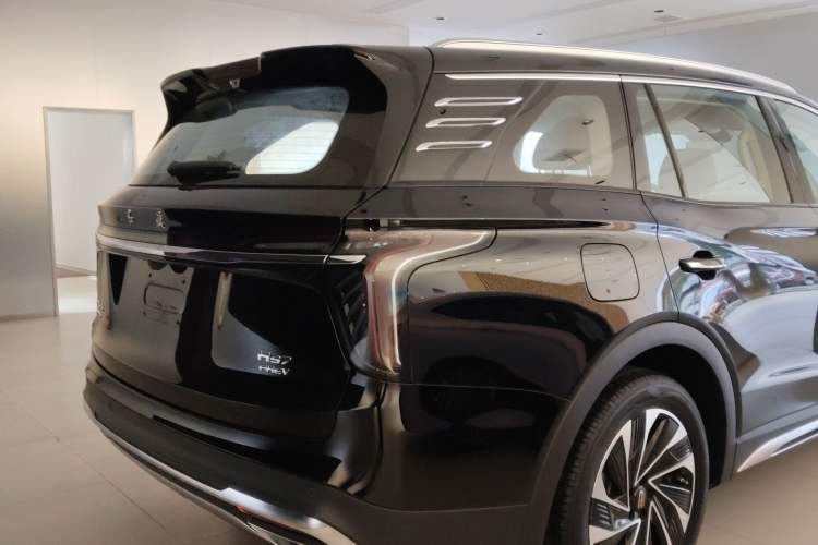 Used Hongqi HS7 PHEV 2024 2.0T PHEV Four-Wheel Drive Flagship Edition 6 Seats
