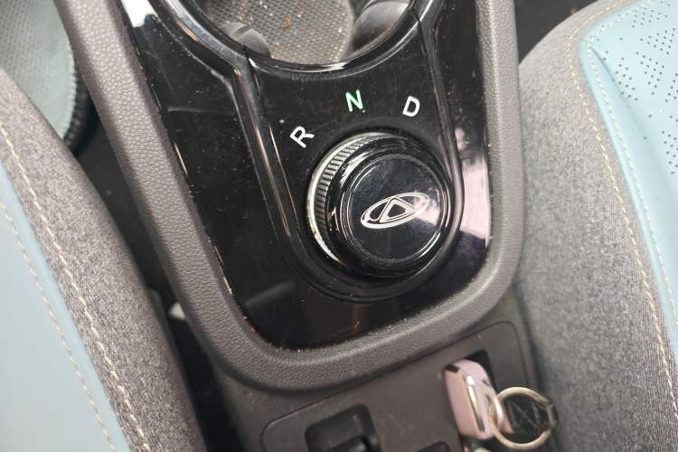 Used Chery QQ Little Ant 2022 Sweet Pink Edition Half-Sugar Version Lithium Iron Phosphate 29.2 kWh 30 kW 301 km Gear Lever