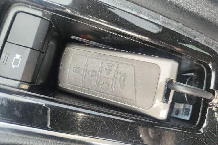 Used GAC Trumpchi GS8 2017 320T Two-Wheel Drive Luxury Smart Connectivity Version (7 Seats)