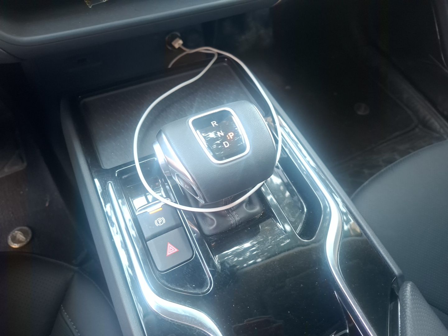 Hongqi E-QM5 2022 431 km Charge & Enjoy Edition — снимка 14