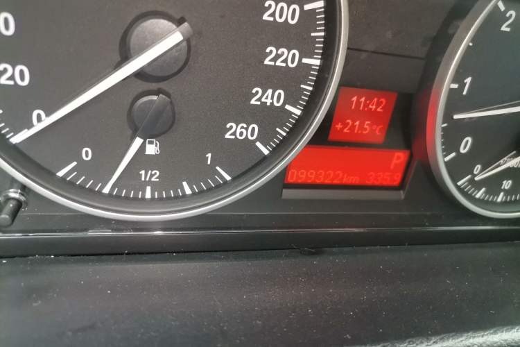 Used BMW X1 2015 sDrive18i Leading Edition Odometer Close Up