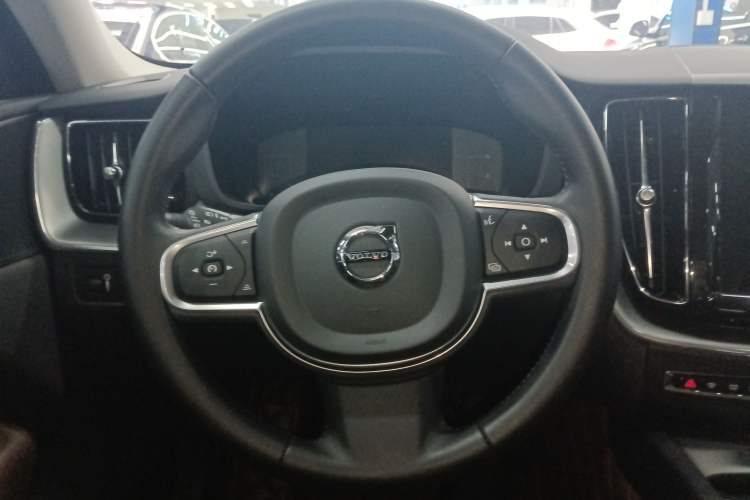 Used Volvo XC60 2021 T5 4x4 Smart Luxury Edition Steering Wheel