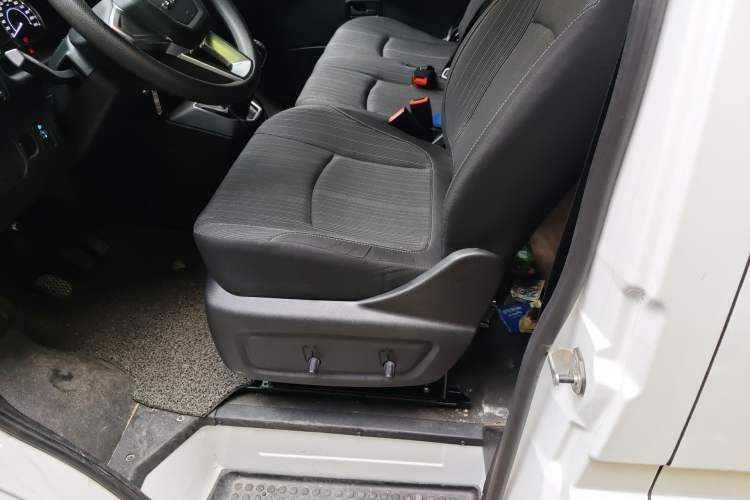 Used JMC Transit 2019 2.8T Commercial Version Short Wheelbase Mid-Roof 6-Seater China VI JX493