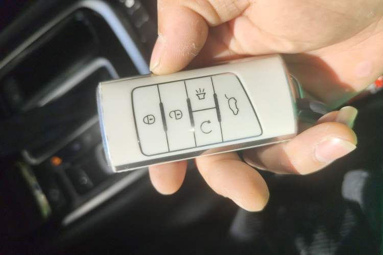 Used GAC Trumpchi GS8 2017 320T Two-Wheel Drive Luxury Smart Connectivity Version (7 Seats)