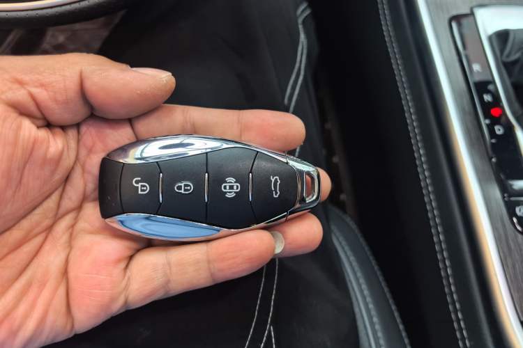 Used Hongqi H9 2023 2.0T Smart Connect Flagship Edition Vehicle Key