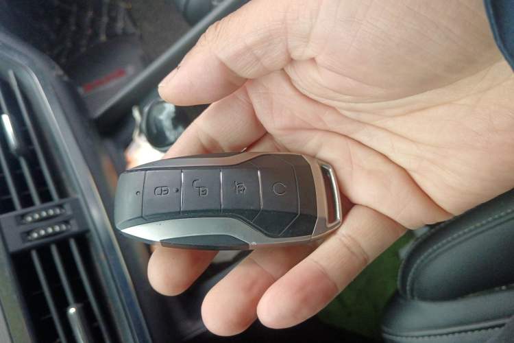 Used BYD Tang 2018 2.0T Automatic SmartConnect Prestige 7-Seater China V Standard Vehicle Key