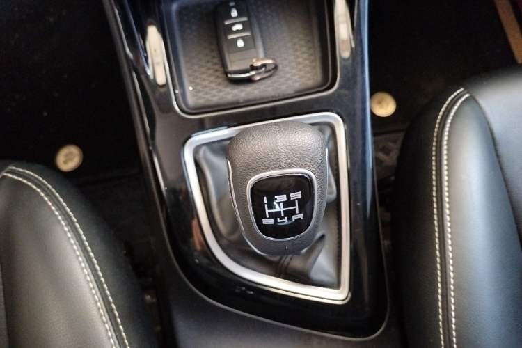 Used Land X2 2017 1.6L Manual Sharp Edition
