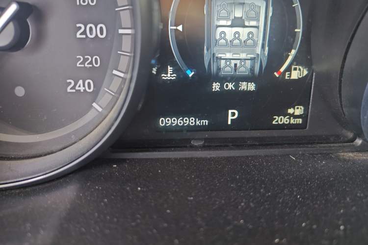 Used Land Rover Discovery Sport 2016 2.0T HSE Odometer Close Up