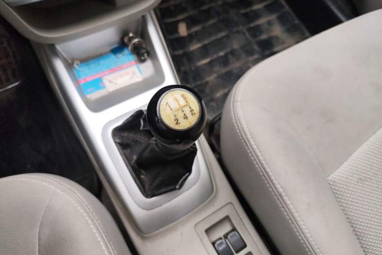 Used CHANGAN Alsvin V3 2012 1.3L Manual Comfort Version China IV Standard Gear Lever