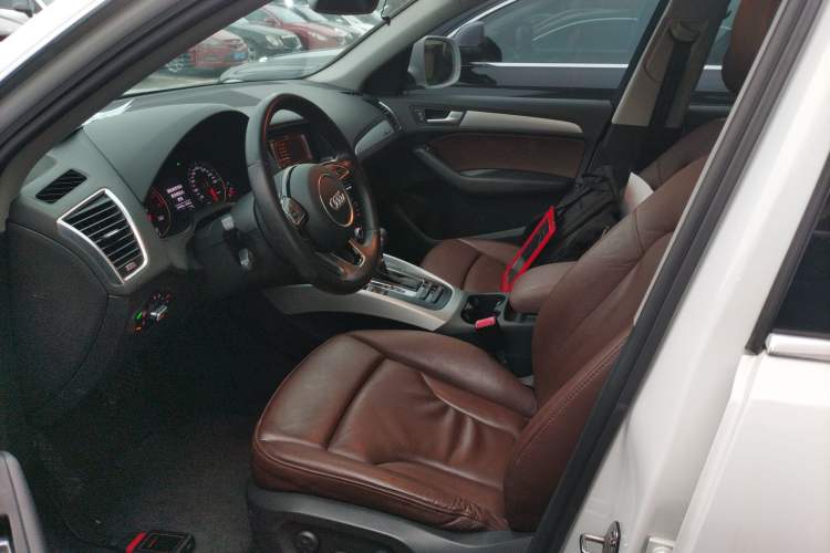 Used Audi Q5 2015 40 TFSI Technology Edition Left Front Seat