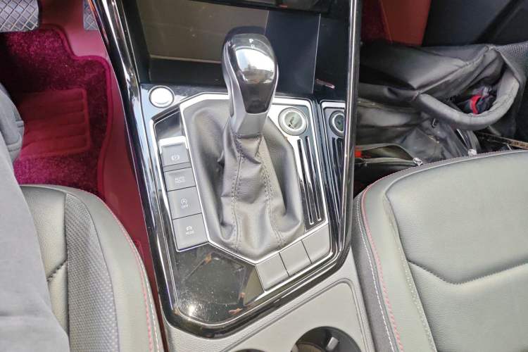 Used Volkswagen Tayron 2019 330TSI Two-Wheel Drive Luxury Model China VI Standard Gear Lever