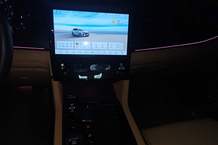 Used Lynk & Co 09 2021 2.0T Halo Six-Seater
