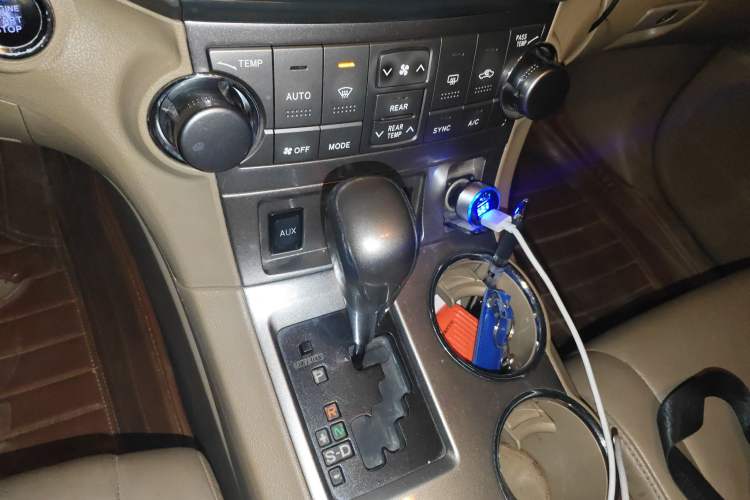 Used Toyota Highlander 2012 2.7L Two-Wheel Drive 7-Seater Luxury Edition
