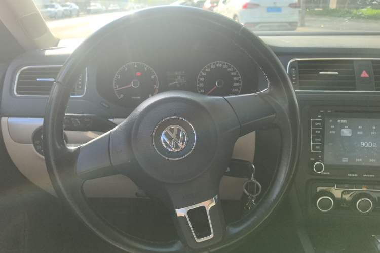 Used Volkswagen Sagitar 2014 1.6L Automatic Comfort Model Steering Wheel