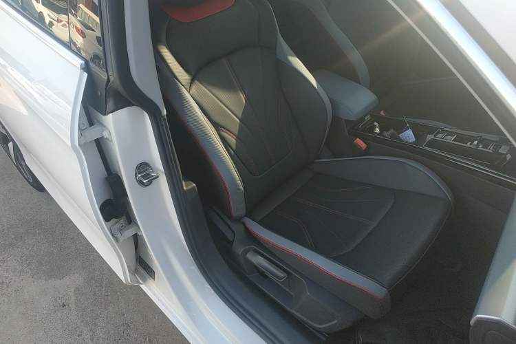 Used Volkswagen Lamando 2022 Lavida L 280TSI DSG Cool & Spicy Edition Right Front Seat