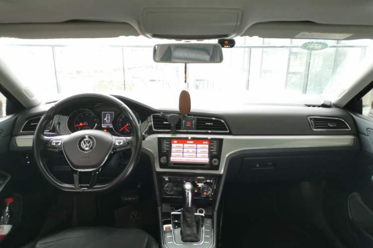 Used Volkswagen Lamando 2015 280TSI DSG Comfort Edition Center Console