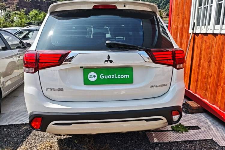 Used Mitsubishi Outlander 2019 2.0L Two-Wheel Drive Comfort Edition 5 Seats China V Standard
