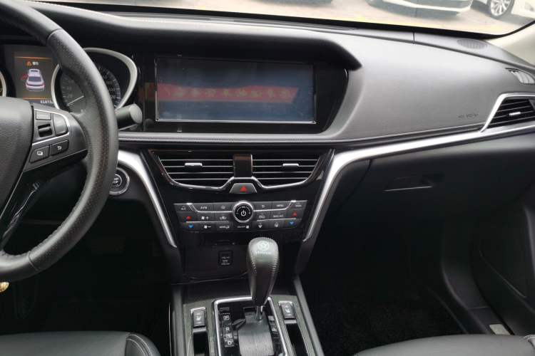 Used Venucia T90 2017 2.0L CVT Leading Edition Audio And AC Panel