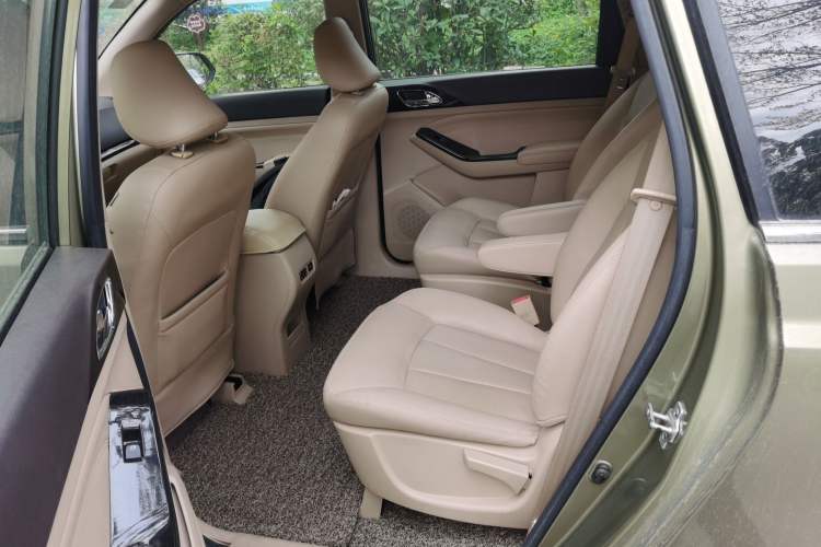 Used Baojun 730 2014 1.5L manual luxury trim 7 seats