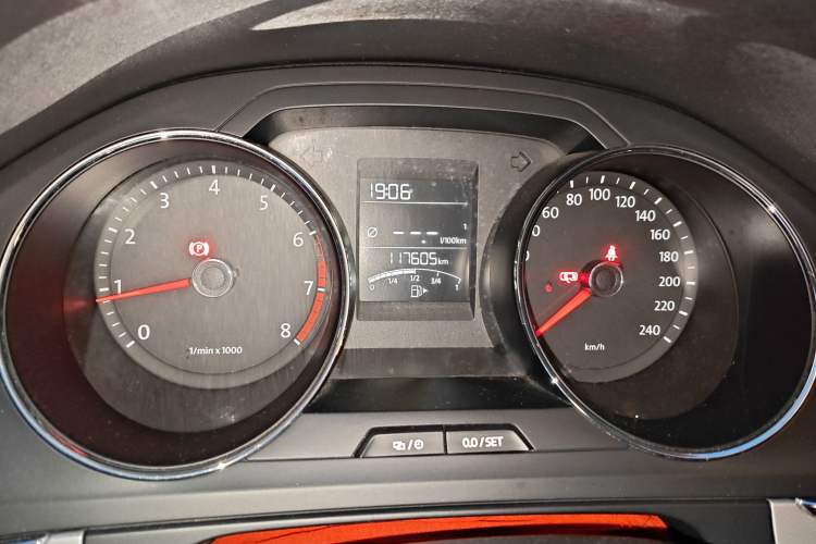 Used Volkswagen Bora 2013 1.6L Manual Fashion Edition
