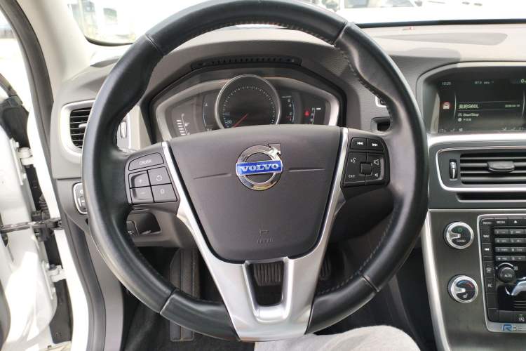 Used Volvo S60 2015 S60L T5 Intelligent Drive Edition Steering Wheel