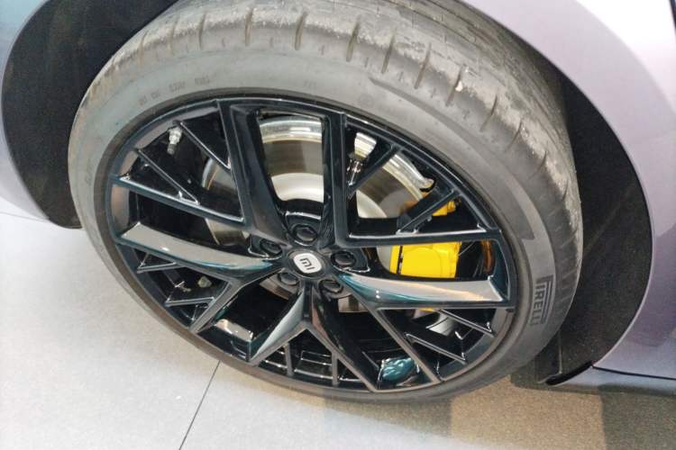 Used Xiaomi Auto SU7 2024 Four-Wheel Drive Ultra-Long Range Advanced Intelligent Driving Max Edition
