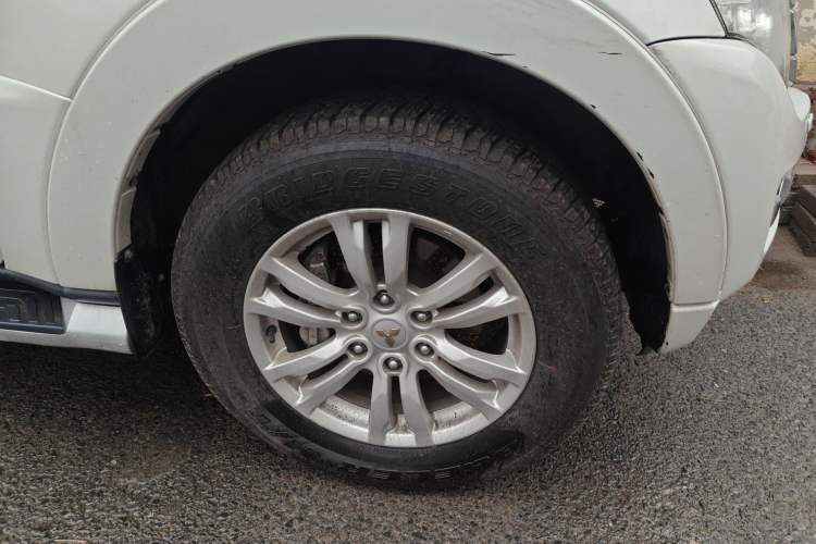 Used Mitsubishi Pajero  Right Front Wheel Hub