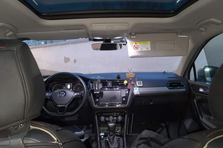 Used Volkswagen Tiguan L 2018 Facelift 330TSI Automatic Two-Wheel Drive Luxury Edition Headliner