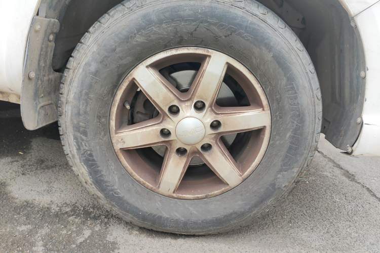 Used JMC Baodian 2020 2.5T Diesel Two-Wheel Drive Comfort Edition Long Wheelbase JX4D25A6L Right Front Wheel Hub