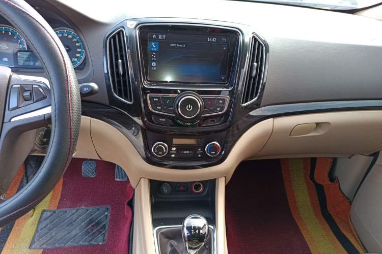 Used Baojun 730 2014 1.5L Manual Luxury Navigation ESP Version 7 Seats
