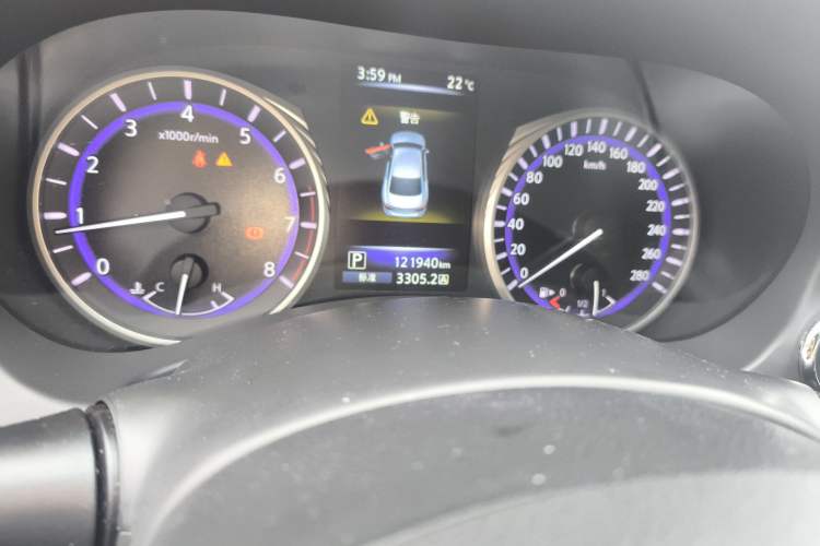 Used Infiniti Q50L 2015 2.0T Enjoyment Edition Odometer Close Up