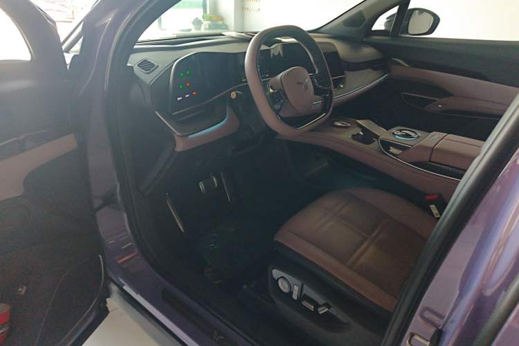 Used Hongqi Tiangong 08 2025 680 Ultra Four-Wheel-Drive Version Driver Seat