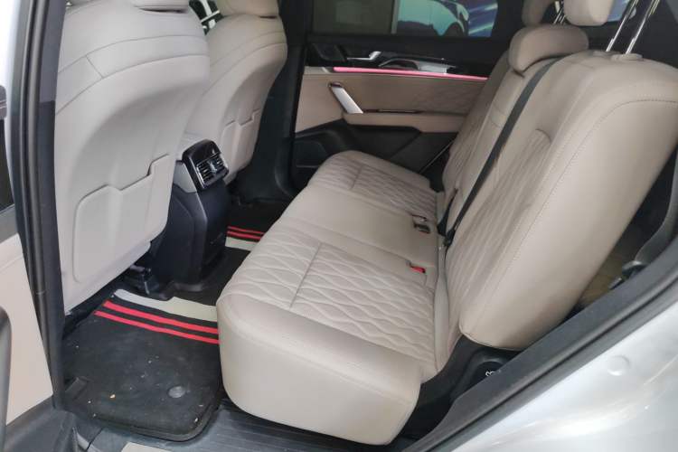 Used BYD Tang New Energy 2024 DM-i Glory Edition 112KM Prestige Model
