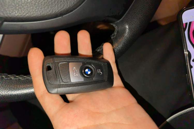 Used BMW 5 Series 2014 528Li Leading Model
