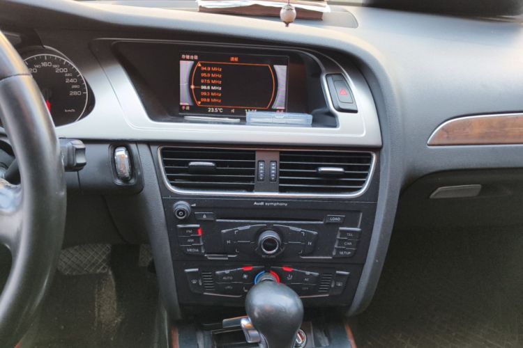 Used Audi A4L 2011 2.0 TFSI Comfort Model
