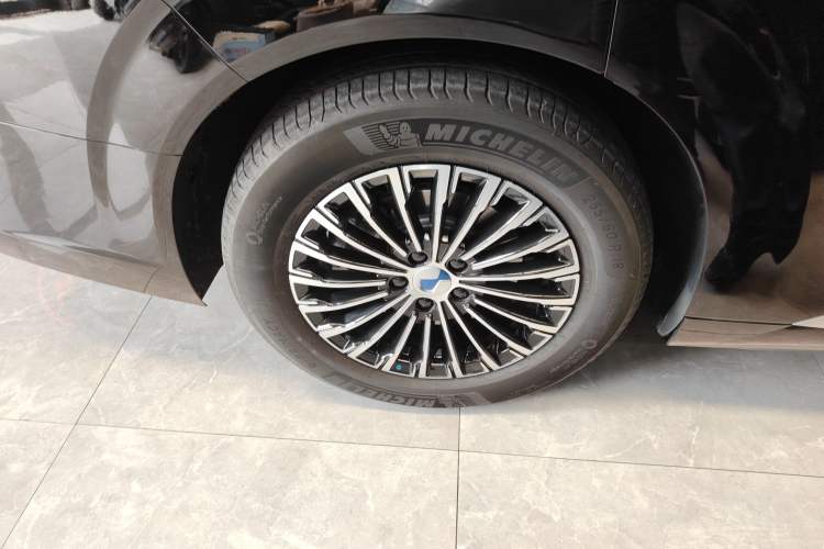 Used Denza D9 2024 DM-i 970 Luxury Model
