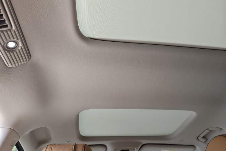 Used Denza D9 2022 DM-i 1040 Prestige Model
