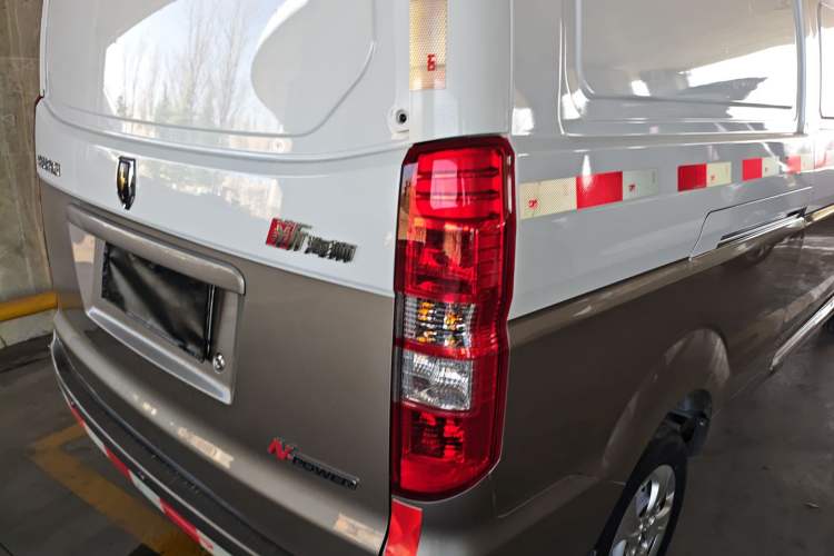 Used Jinbei New Hiace S 2023 1.5L Wealth Edition Van 2/5-Seater Non-Air-Conditioned Version SWC15M
