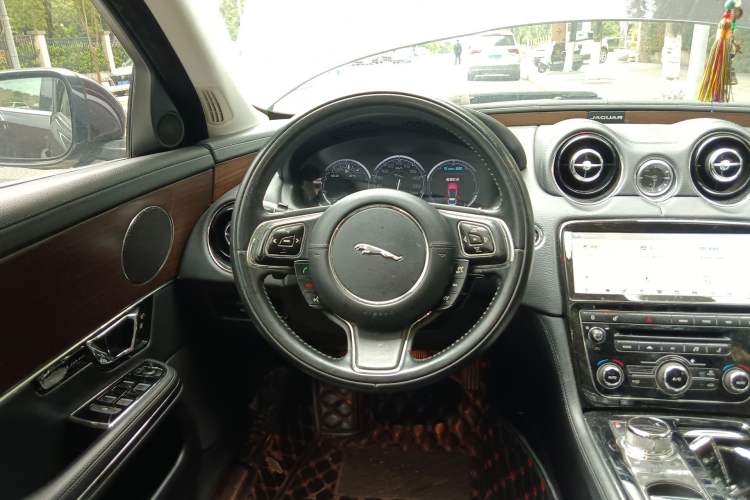 Used Jaguar XJ 2014 XJL 2.0T Two-Wheel-Drive Elegant Business Edition