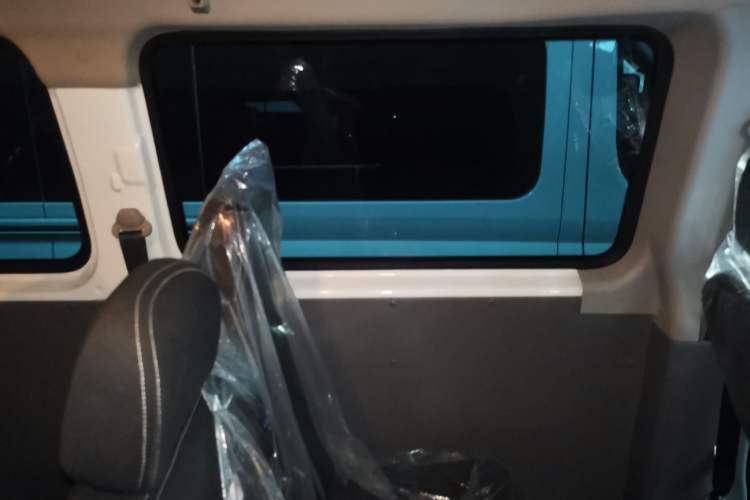 Used SAIC MAXUS Xintu V80 2024 Facelift Aoyuntong 6MT Long Wheelbase Mid-Top Version 147 Ps 6/7/8/9-Seater