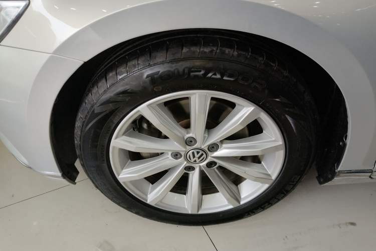 Used Volkswagen Magotan 2018 330TSI DSG Advanced Model Left Front Wheel Hub