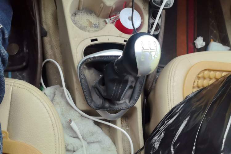 Used Dongfeng Fengon 2013 1.3L Manual Deluxe Edition DK13-08 Gear Lever