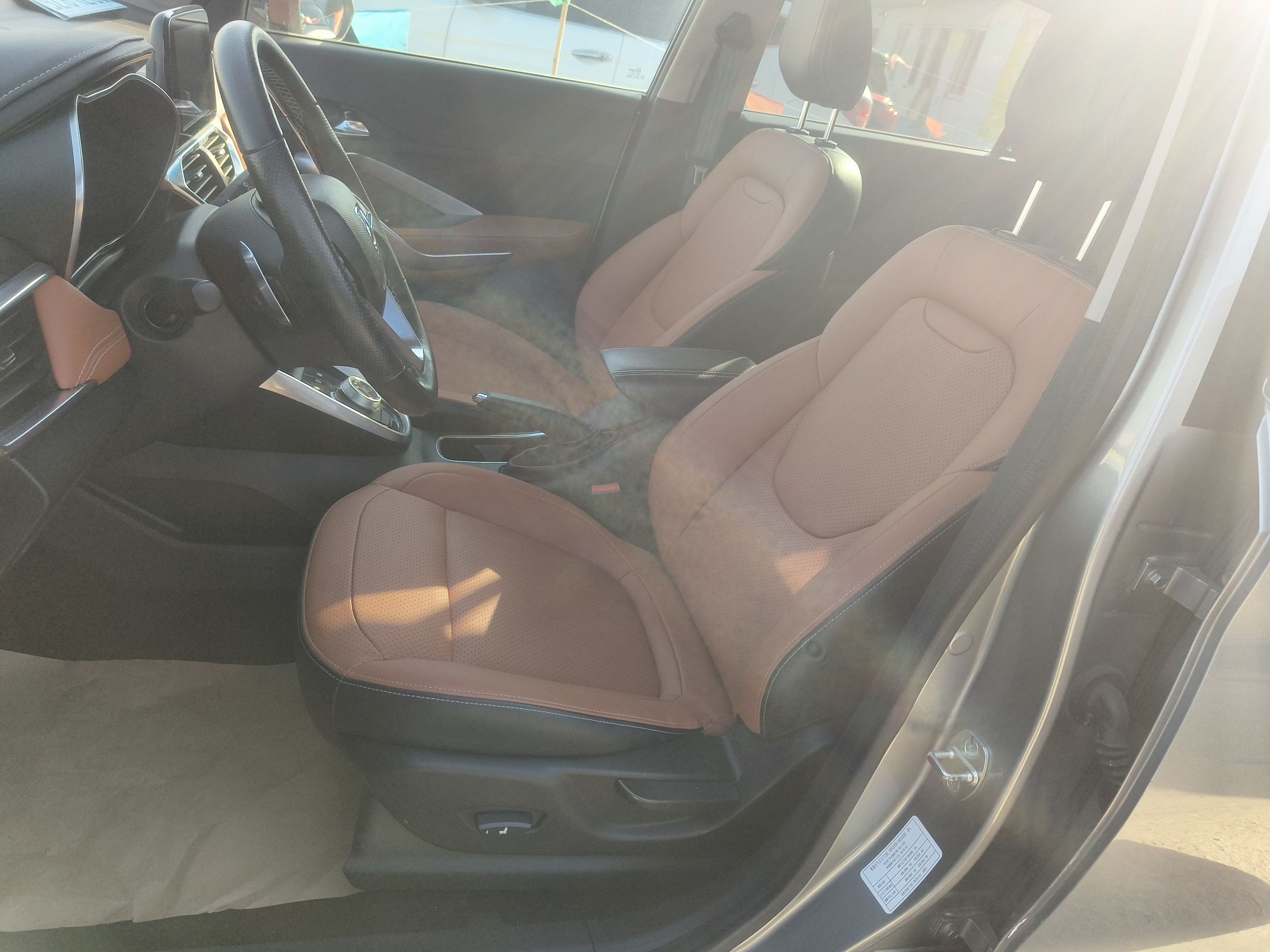 Переднее сиденье в автомобиле