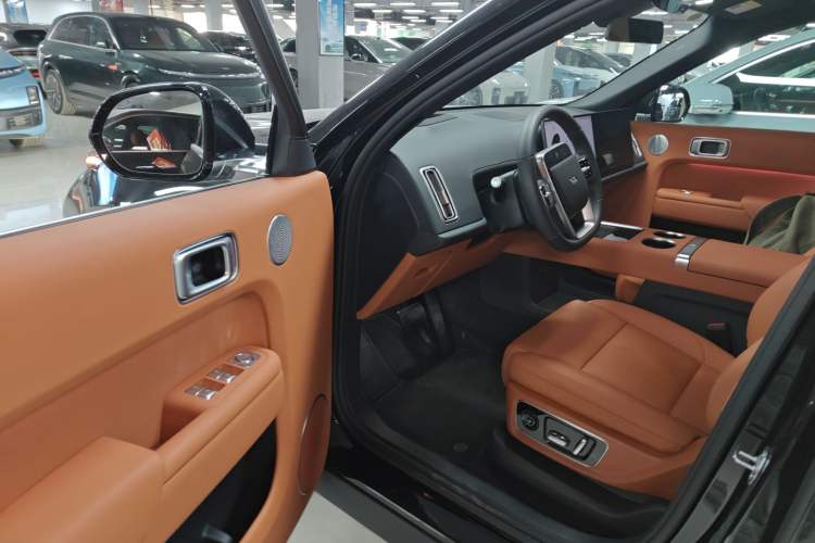 Used Li Auto L8 2025 Max Smart Refresh Edition
