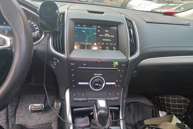 Used Ford Edge 2016 EcoBoost 330 V6 Four-Wheel-Drive Flagship Model with 7 Seats Audio And AC Panel