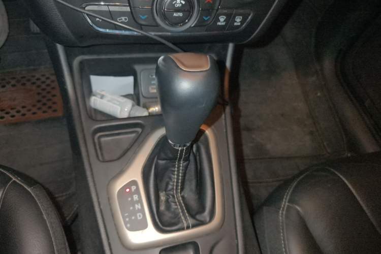 Used Jeep Cherokee 2017 2.0L Superior Edition Gear Lever