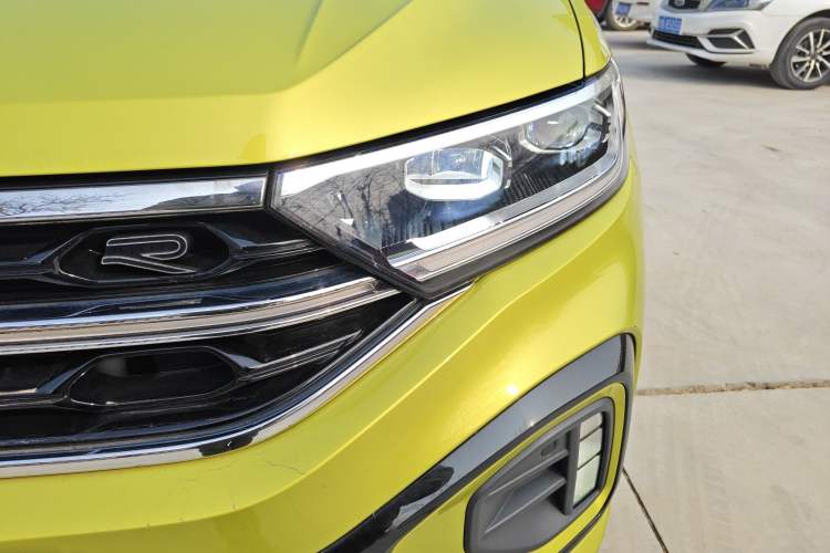 Used Volkswagen T-ROC 2023 300TSI DSG Two-Wheel Drive Starlight Edition
